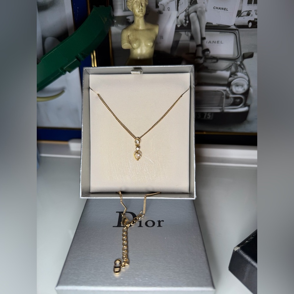 Authentic Christian Dior Gold Necklace comes with the box .❤️❤️❤️